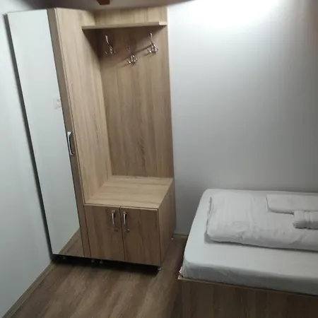 Izvor Lisine Bed & Breakfast Strmosten