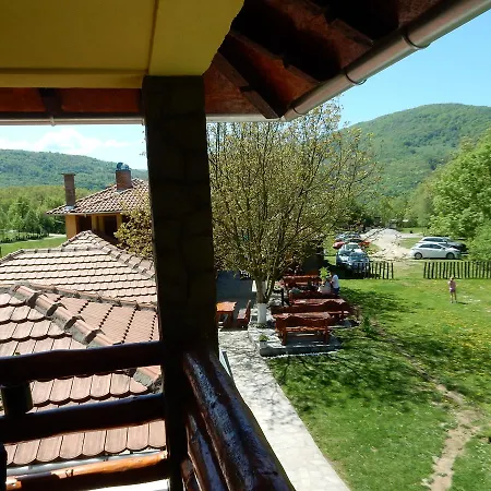 Izvor Lisine Bed & Breakfast 3*